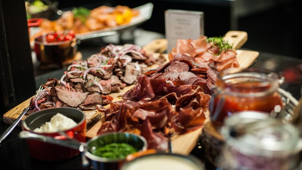 อาหารและเครื่องดื่ม