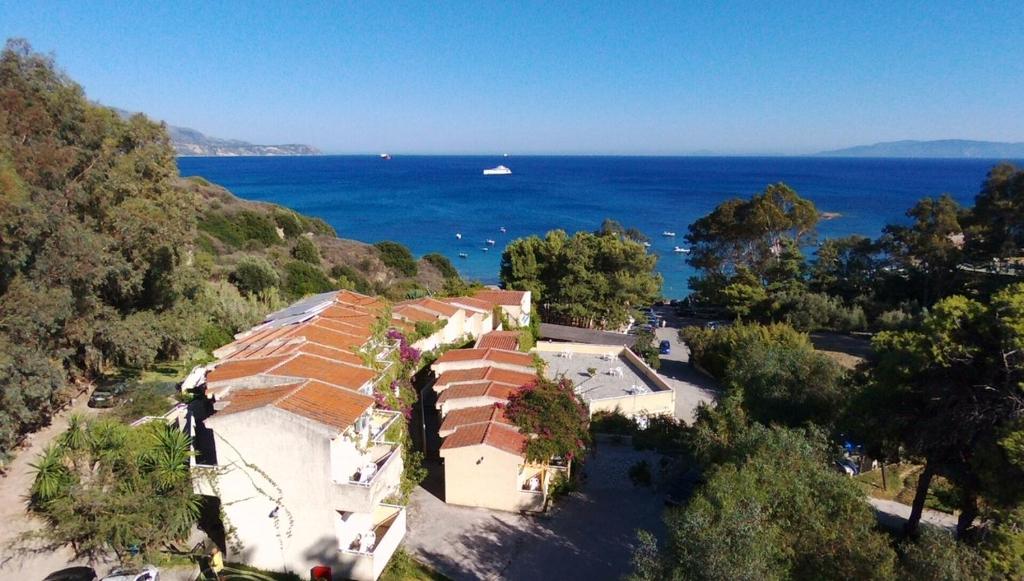 Panas Hotel — Hotel building in Pesádha, Ionian Islands