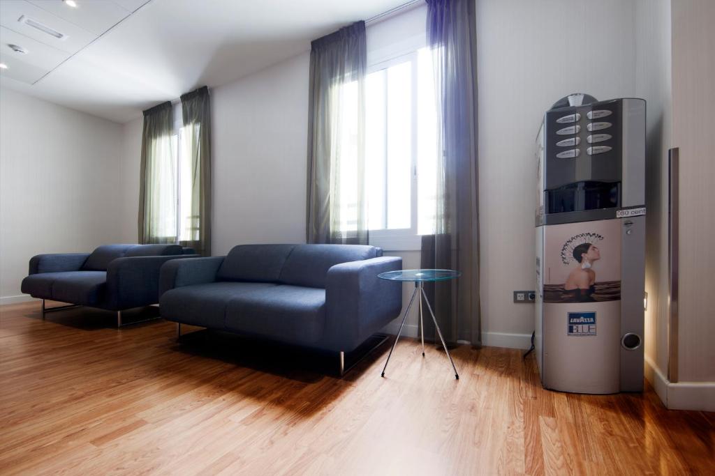 Hostal Bcn Ramblas photo