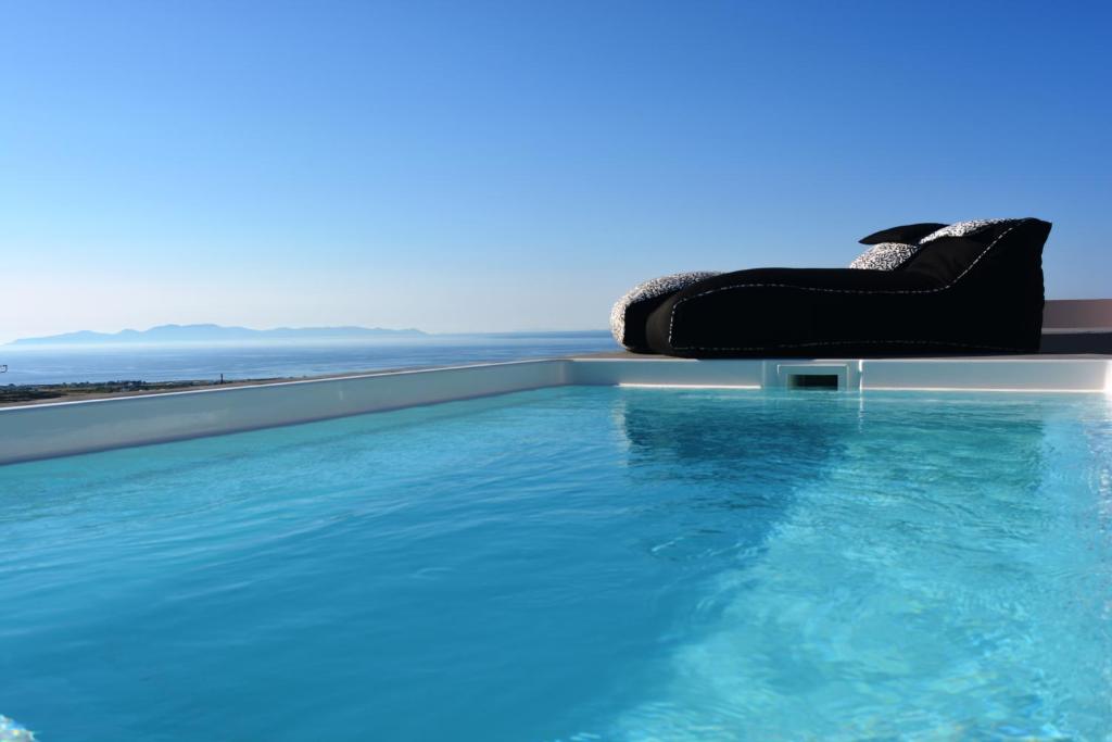 Elysian Santorini photo