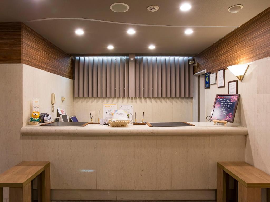 Front desk [24-hour]