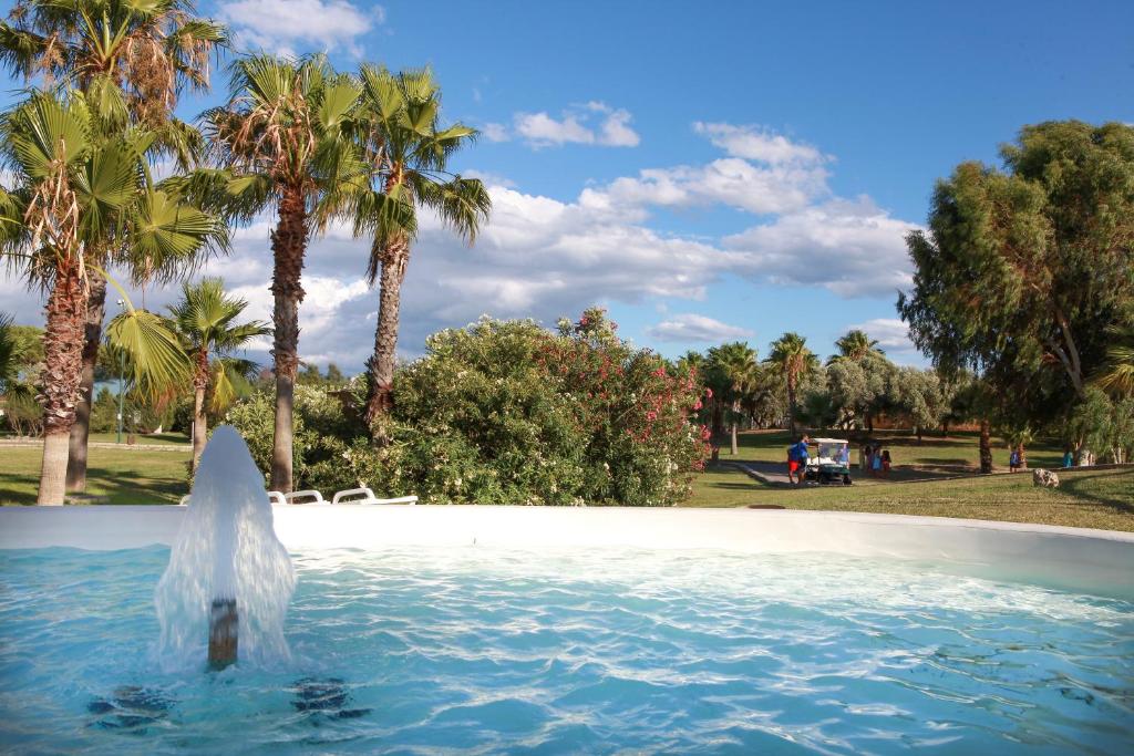 Club Esse Sunbeach — Swimming pool in Squillace, Calabria