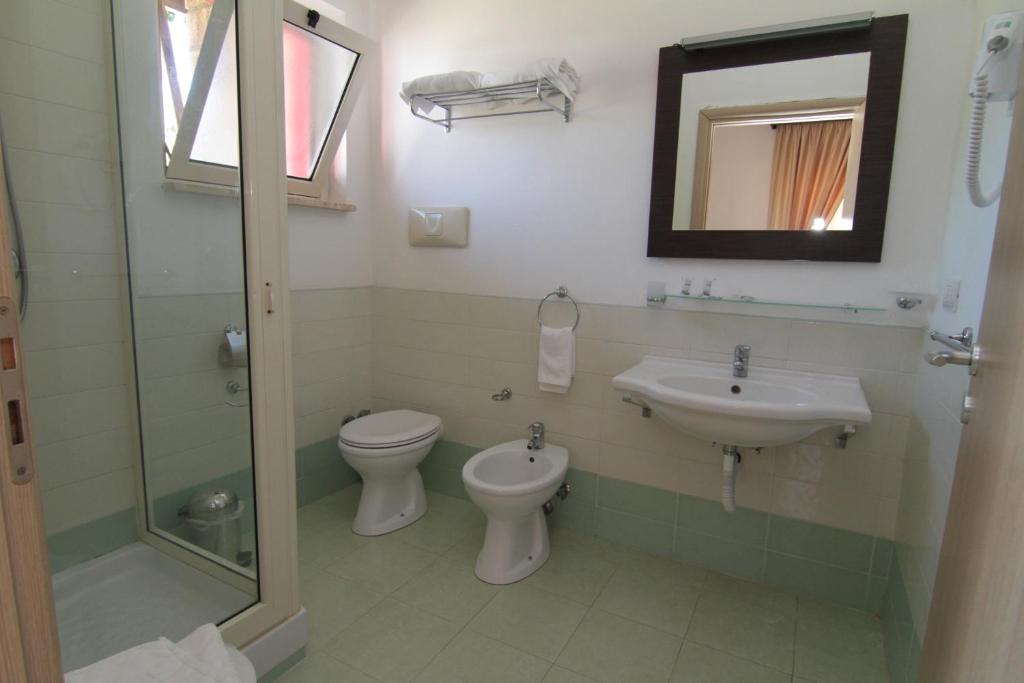 Club Esse Sunbeach — Hotel rooms in Squillace, Calabria