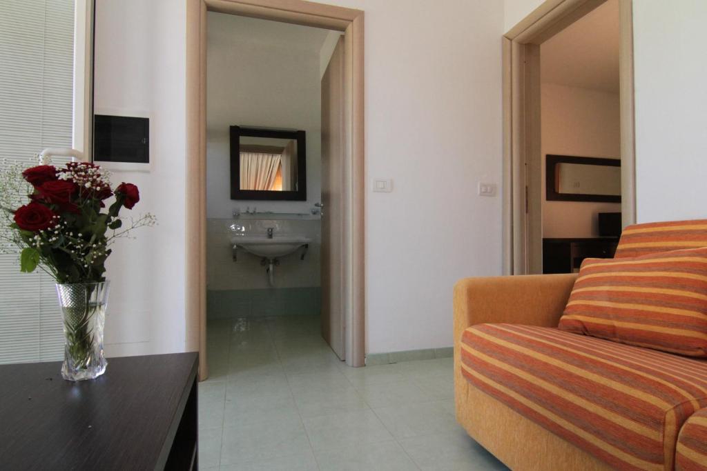 Club Esse Sunbeach — Hotel rooms in Squillace, Calabria