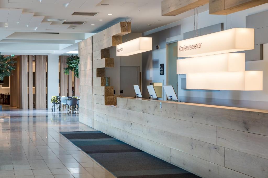 Quality Hotel Expo フロント・ロビー