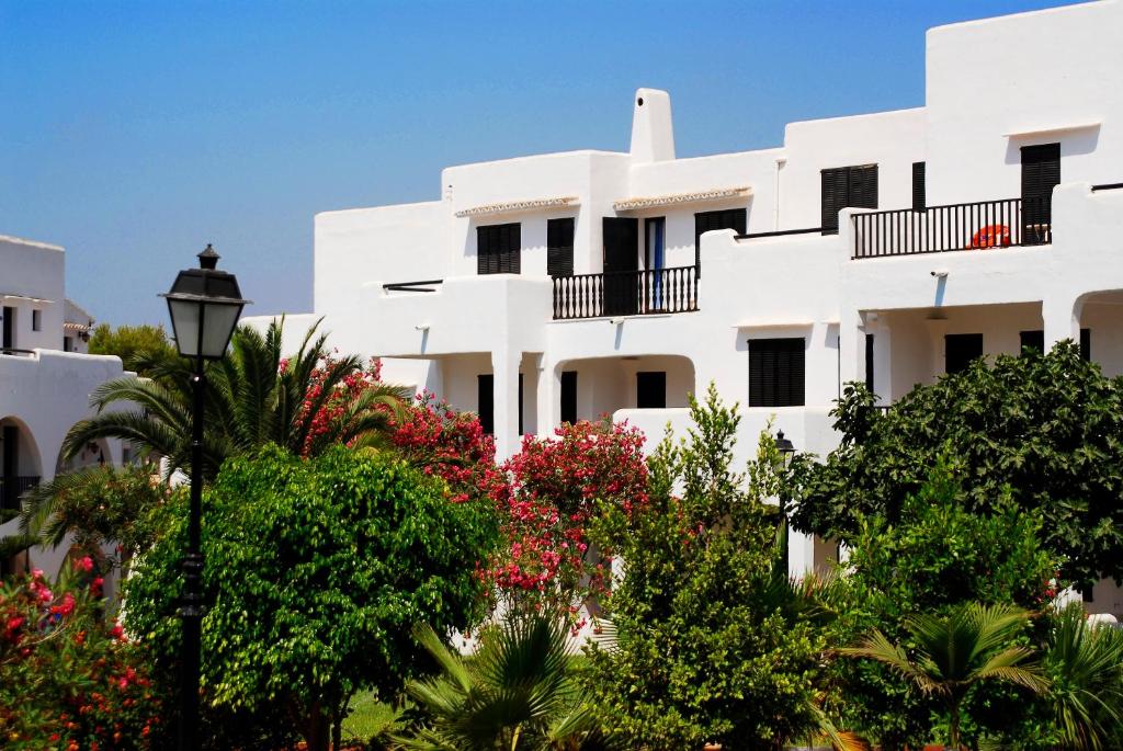 Hotel Palia Dolce Farniente 3 Sup — Hotel building in Cala d´Or, Balearic Islands