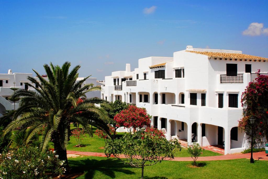 Hotel Palia Dolce Farniente 3 Sup — Hotel building in Cala d´Or, Balearic Islands
