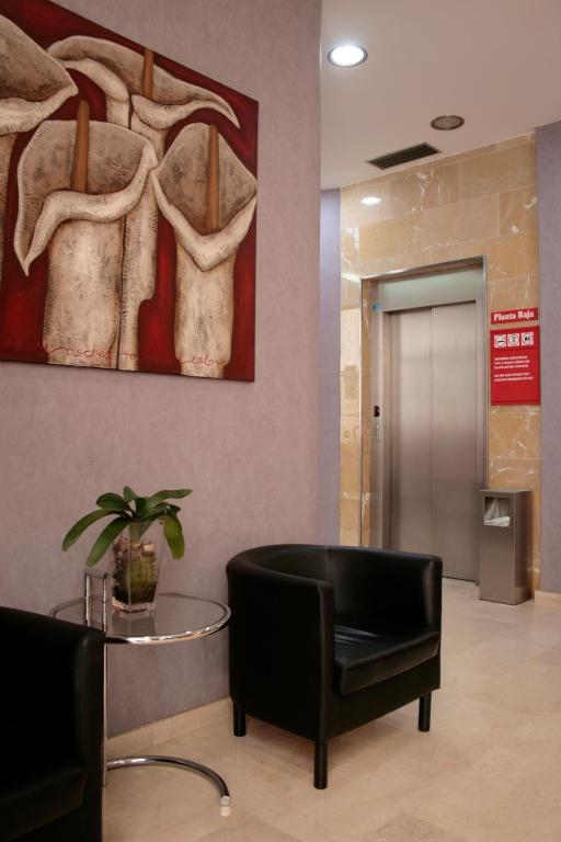 Aparthotel Milord's Suites photo