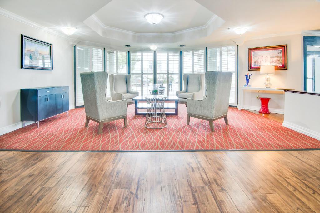 Ramada by Wyndham Metairie New Orleans Airport photo