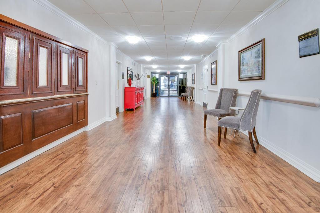 Ramada by Wyndham Metairie New Orleans Airport photo