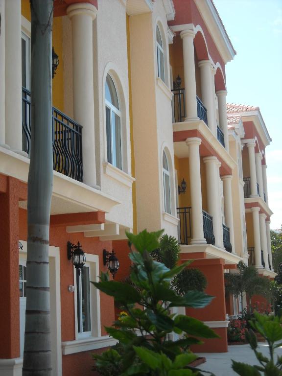 Mediterranean Three Story Beach Townhouse — Hotel in Redington Shores (FL)