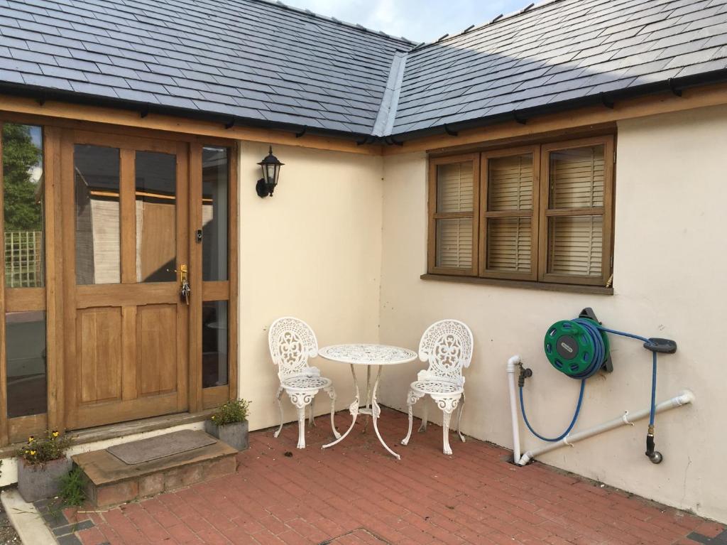 Maesbury Riverside — Hotel in Ball