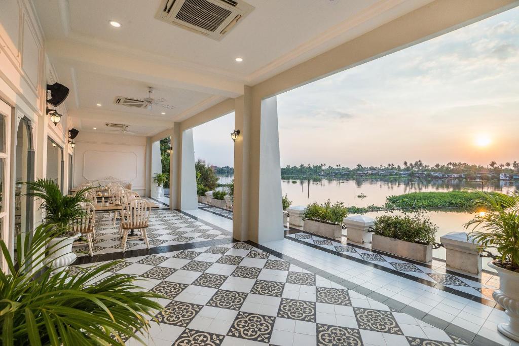 Restaurant, Kalanan Riverside Resort in Bangkok