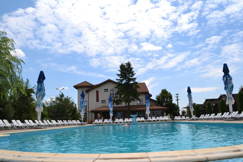 Hotel Doi Taurasi — Hotel in Afumati