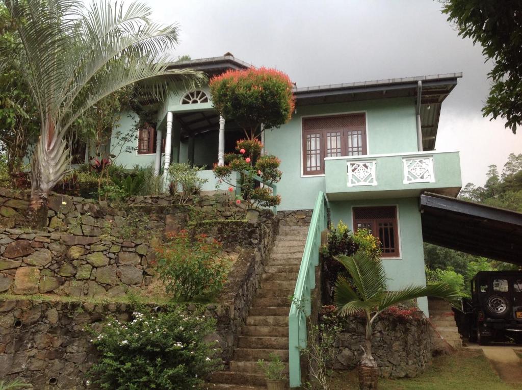 Sinharaja Holiday Bungalow photo