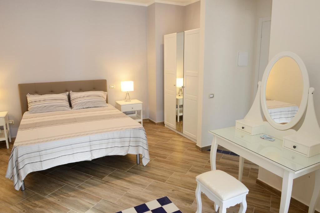 Fronte Del Porto Guesthouse - 1