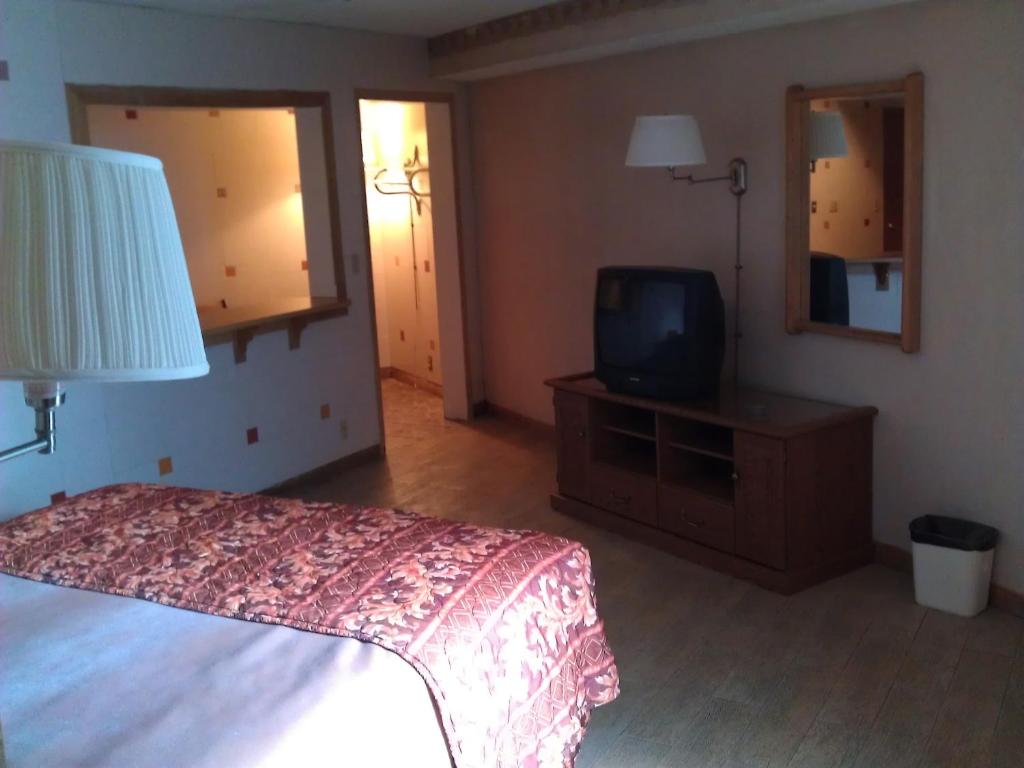 Downey Inn Luxury Suites photo