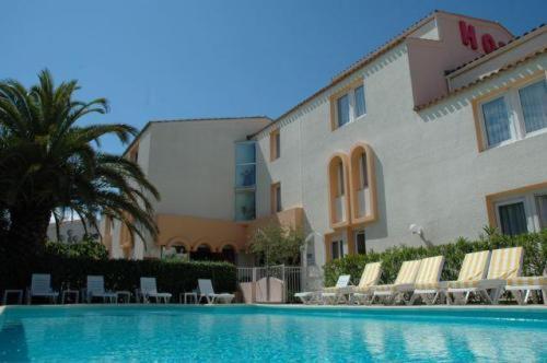 Entrance, Hotel Azur in Agde