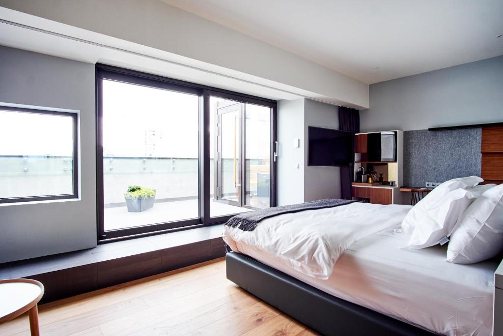 Ion City Hotel photo