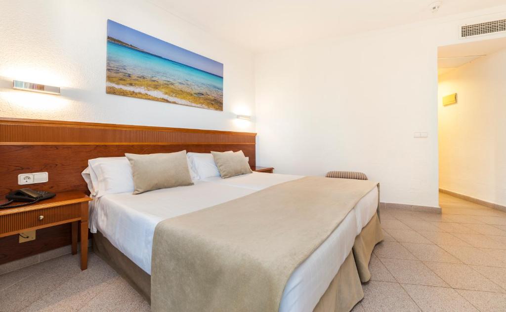 Globales Palmanova Palace — Hotel rooms in Palma Nova, Balearic Islands