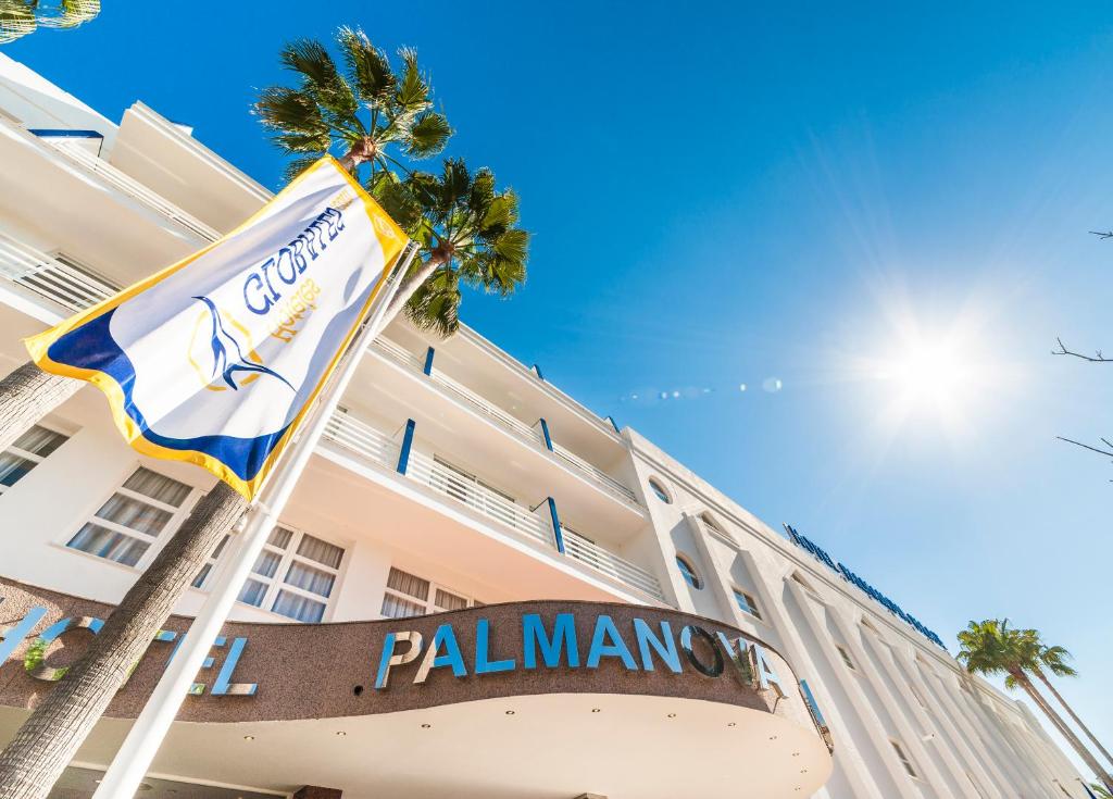 Globales Palmanova Palace — Hotel building in Palma Nova, Balearic Islands