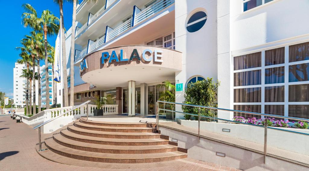 Globales Palmanova Palace — Hotel building in Palma Nova, Balearic Islands