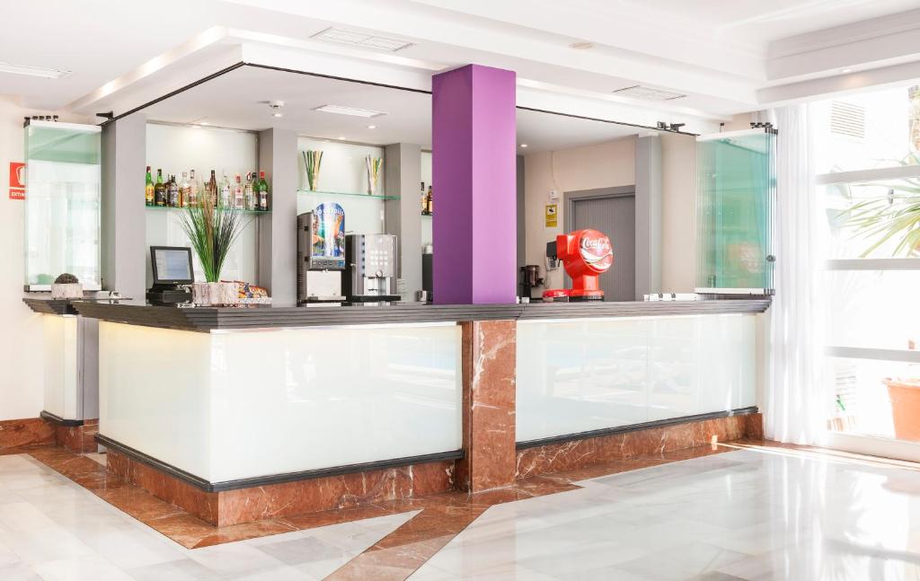 Globales Palmanova Palace — Hotel building in Palma Nova, Balearic Islands