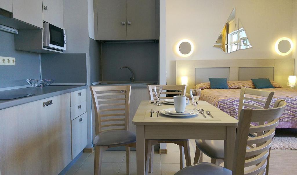Happy Place apartments Navy