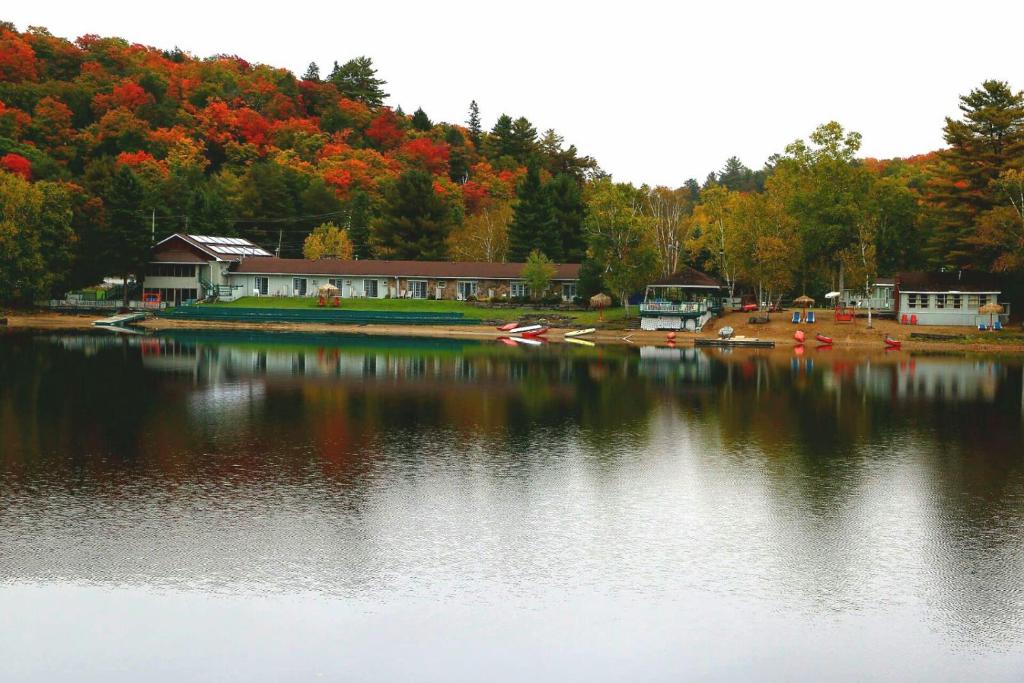 Algonquin Lakeside Inn, Dwight