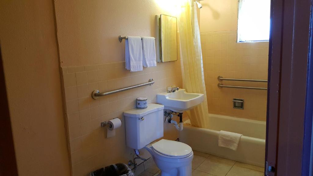 Westernaire Motel photo