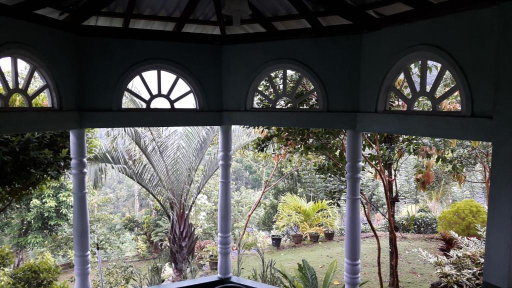 Sinharaja Holiday Bungalow photo
