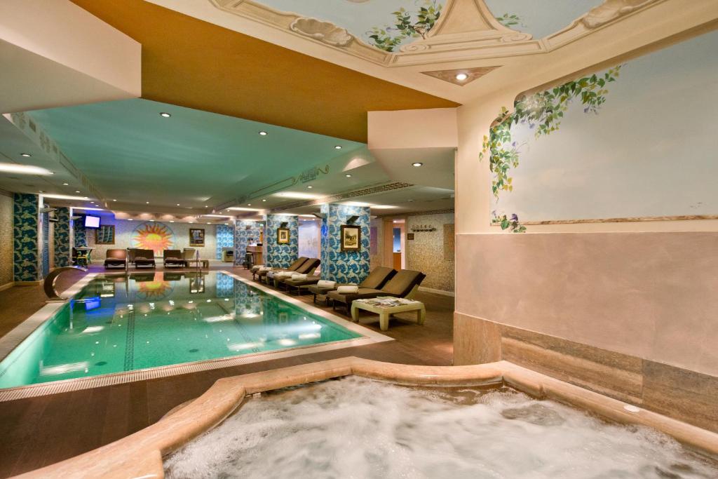 Hot tub