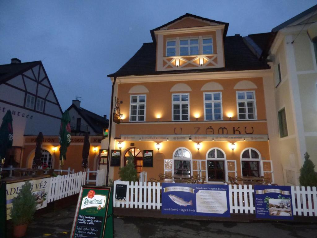 Penzion - Restaurant U Zamku — Hotel in Becov nad Teplou
