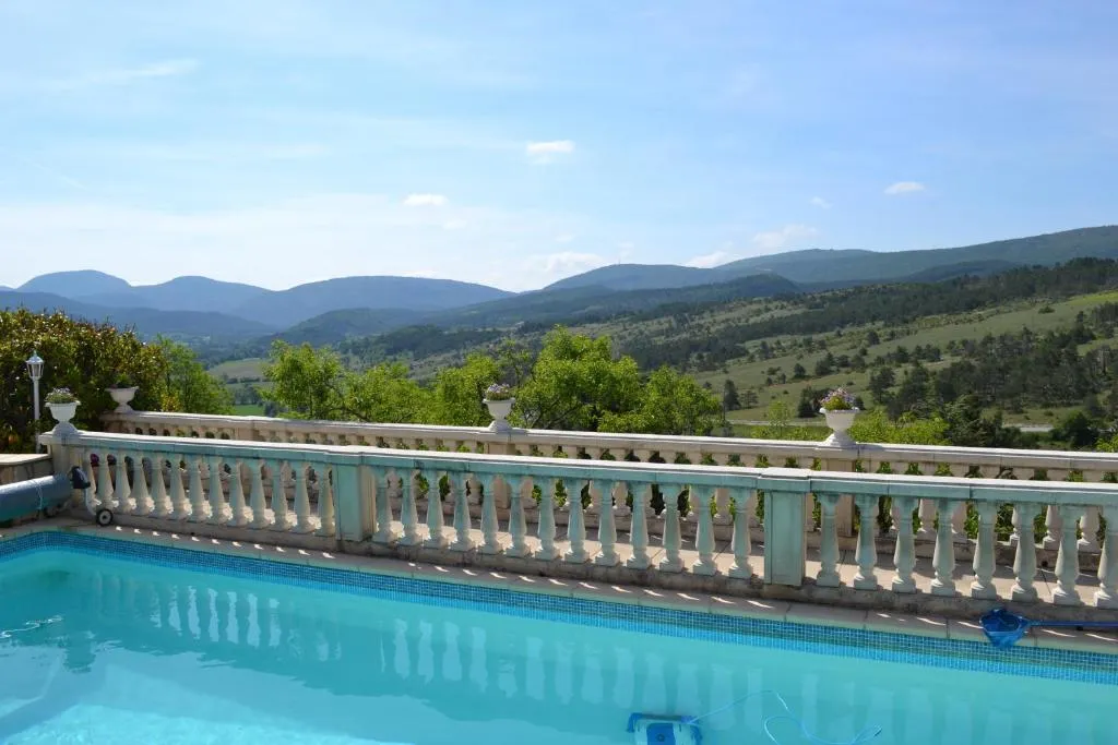 Logis Hôtel Le Vieil Amandier, hotel in Trigance