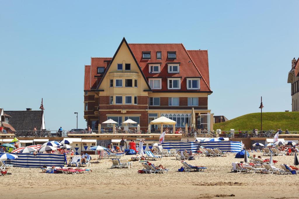 Beach Hotel — Hotel in De Haan