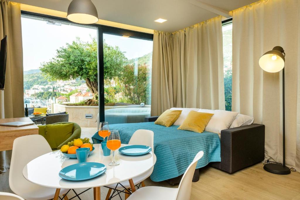 Appartement met 1 Slaapkamer en een Terras, Hot Tub en Uitzicht op Zee