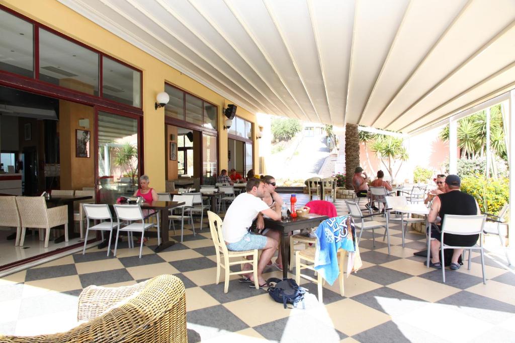 Bellos Hotel Apartments — Restaurant & bars in Hersonissos