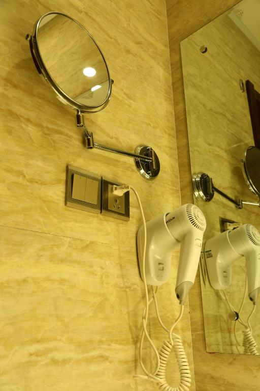 Dunhuang Gold Dragon Hotel photo