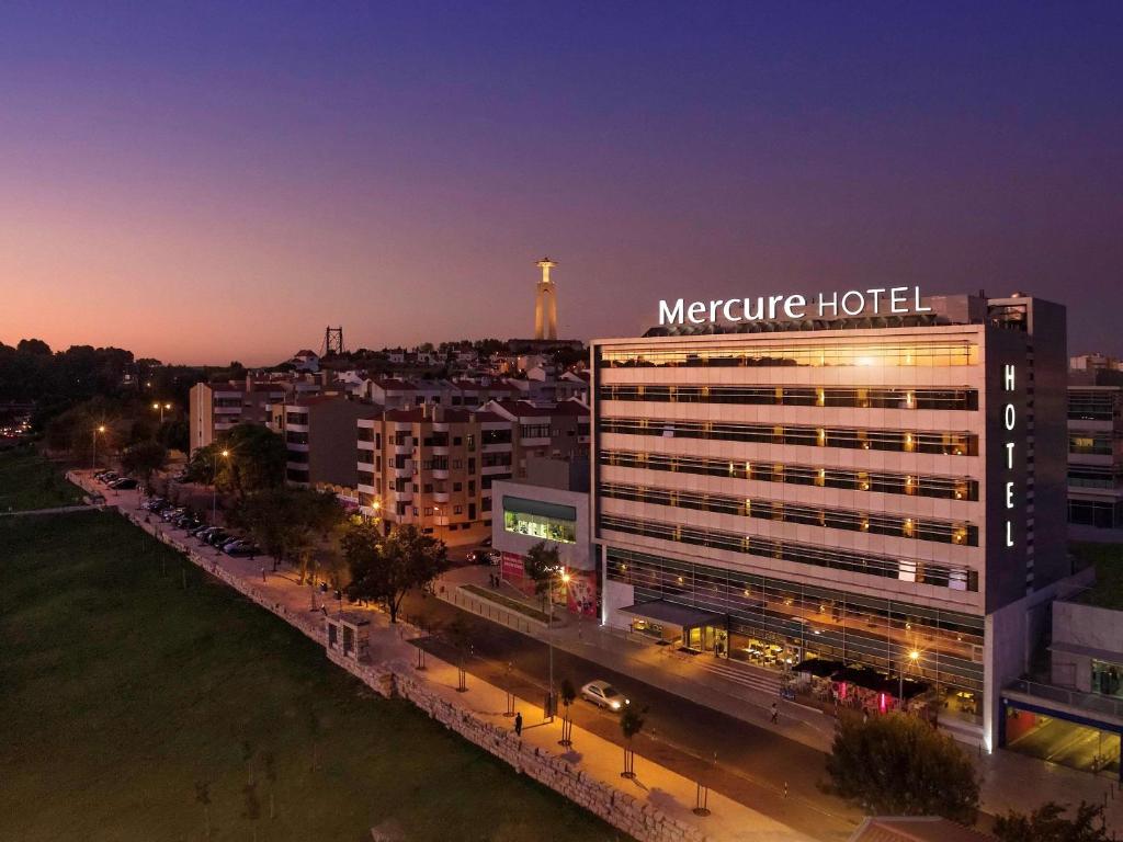 Hotel Mercure Lisboa Almada photo