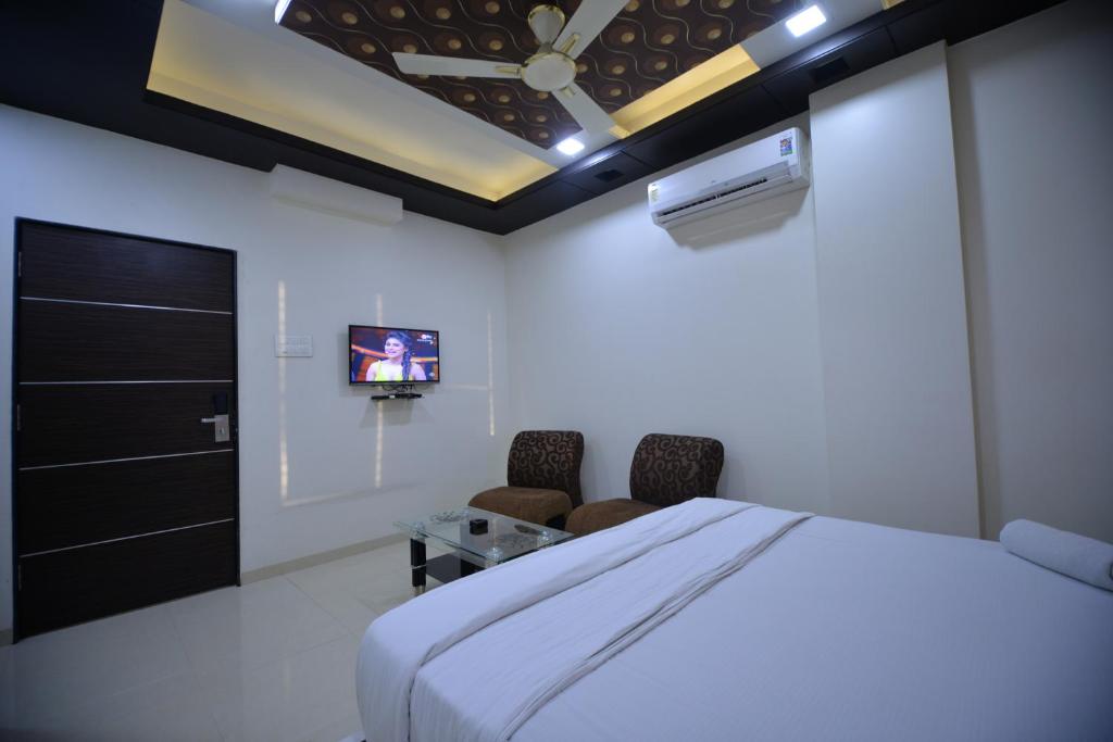 Hotel Radhe Krishna photo