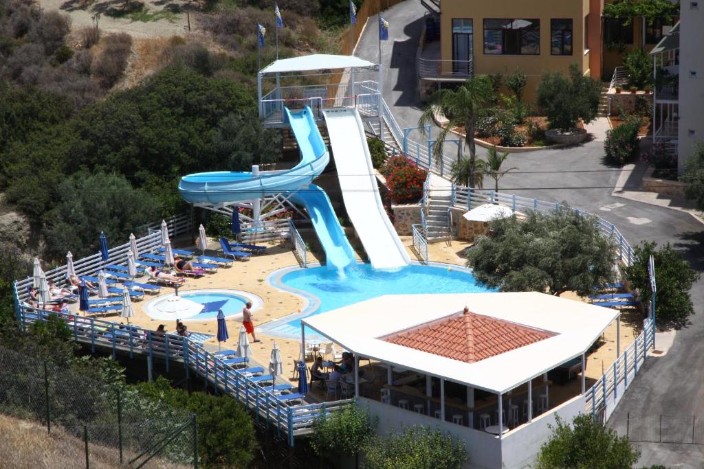 Bellos Hotel Apartments — Swimming pool in Hersonissos