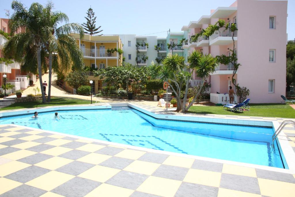 Bellos Hotel Apartments — Swimming pool in Hersonissos