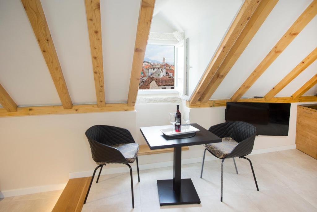 Facilities, Situs Residence in Split
