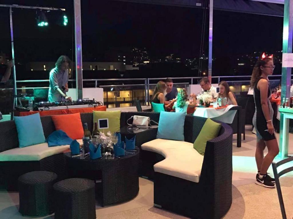Bar/lounge