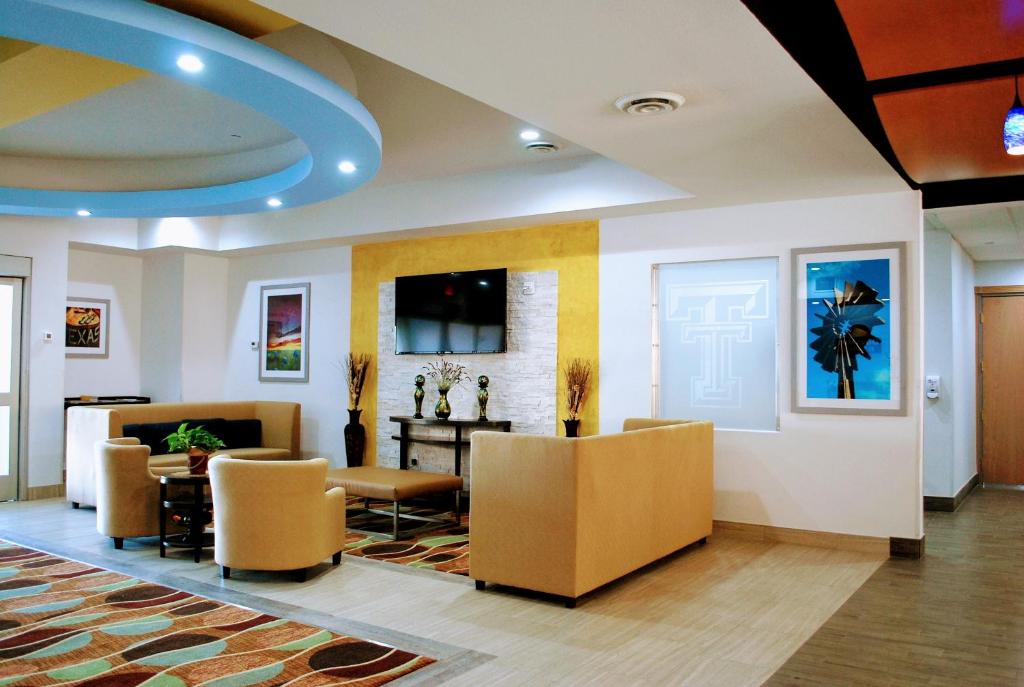 Days Inn & Suites by Wyndham Lubbock Medical Center photo