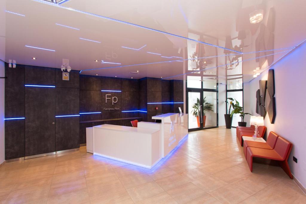 Apartamentos Fuengirola Playa — Hotel building in Fuengirola, Andalusia