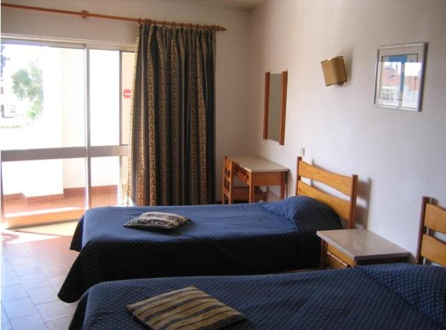 Apartamentos Turisticos Silchoro — Hotel rooms in Albufeira, Faro