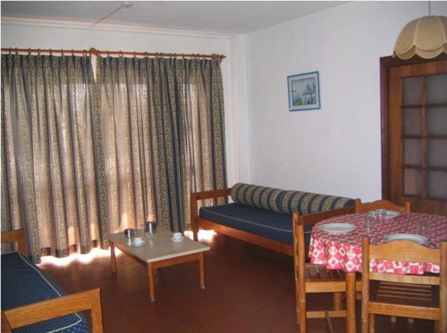 Apartamentos Turisticos Silchoro — Hotel rooms in Albufeira, Faro
