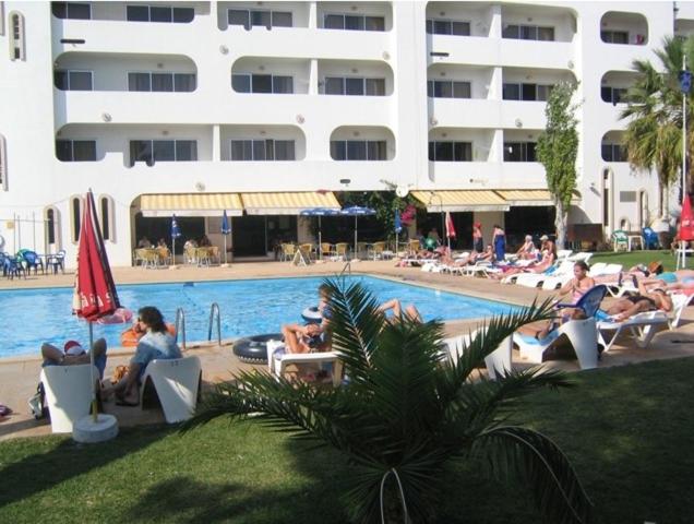 Apartamentos Turisticos Silchoro — Swimming pool in Albufeira, Faro