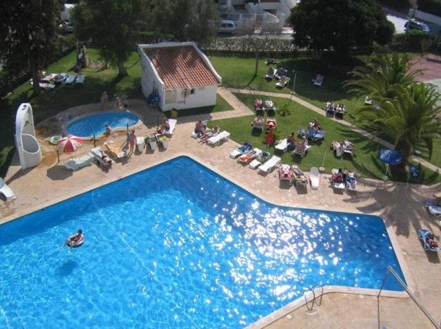 Apartamentos Turisticos Silchoro — Swimming pool in Albufeira, Faro